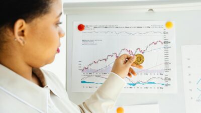 How Women Can Start Investing in Stocks (Beginner-Friendly Guide)
